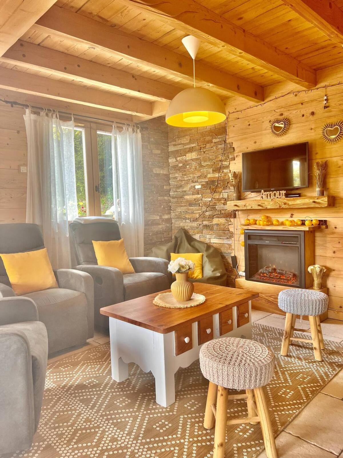 Charming Family Chalet For 8 People, With Private Hot Tub Les Clefs Exteriér fotografie