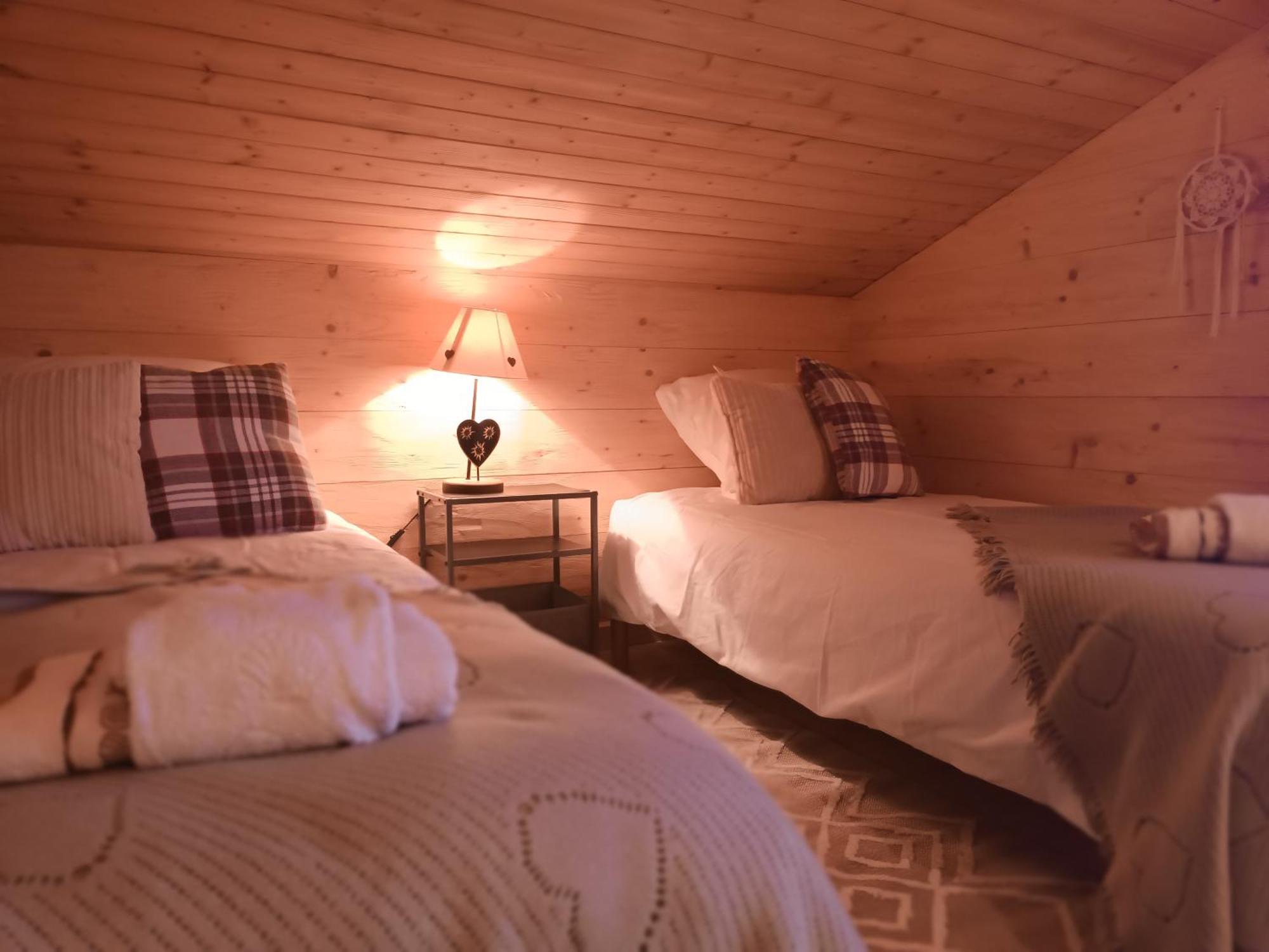 Charming Family Chalet For 8 People, With Private Hot Tub Les Clefs Exteriér fotografie