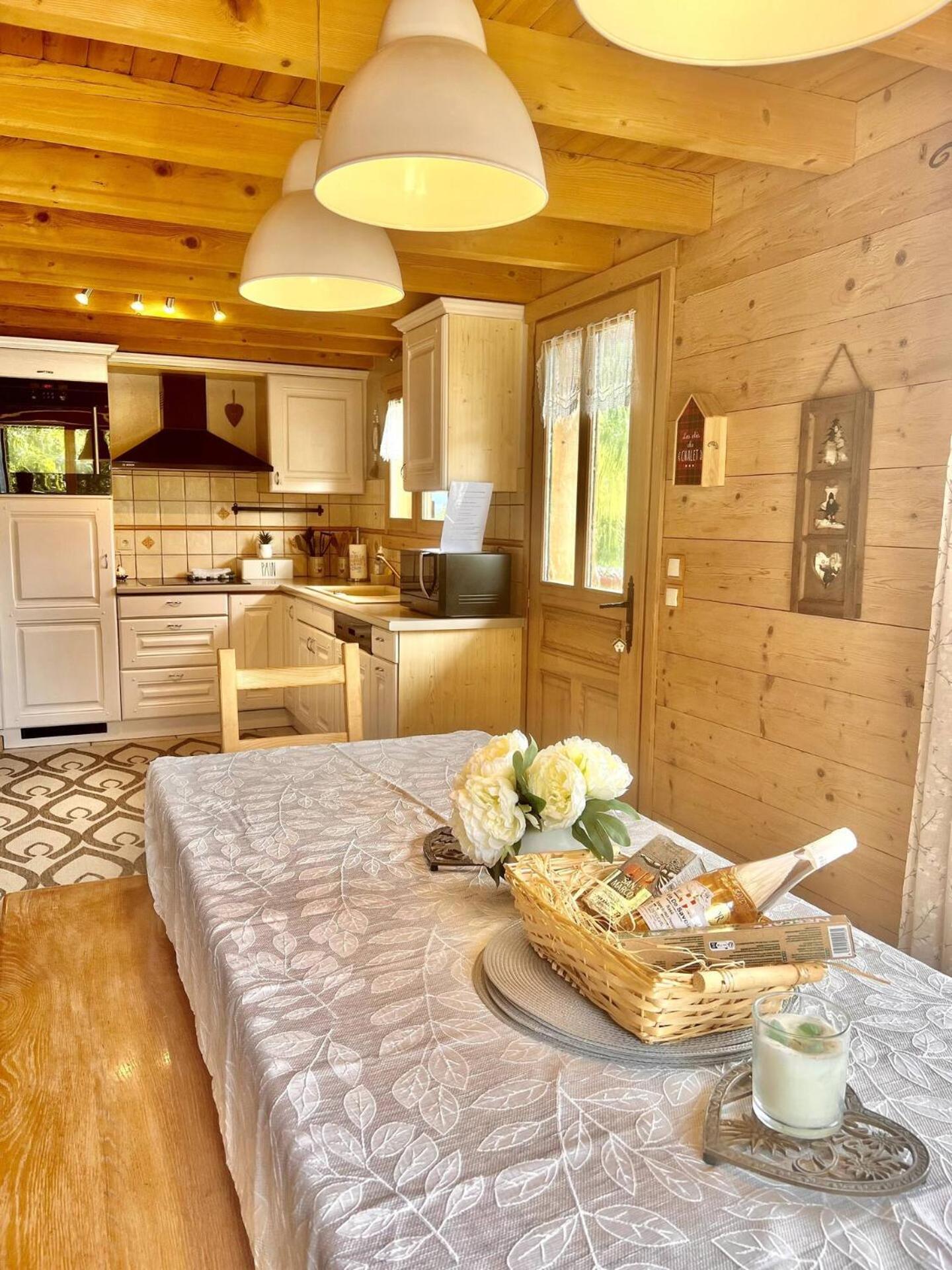 Charming Family Chalet For 8 People, With Private Hot Tub Les Clefs Exteriér fotografie