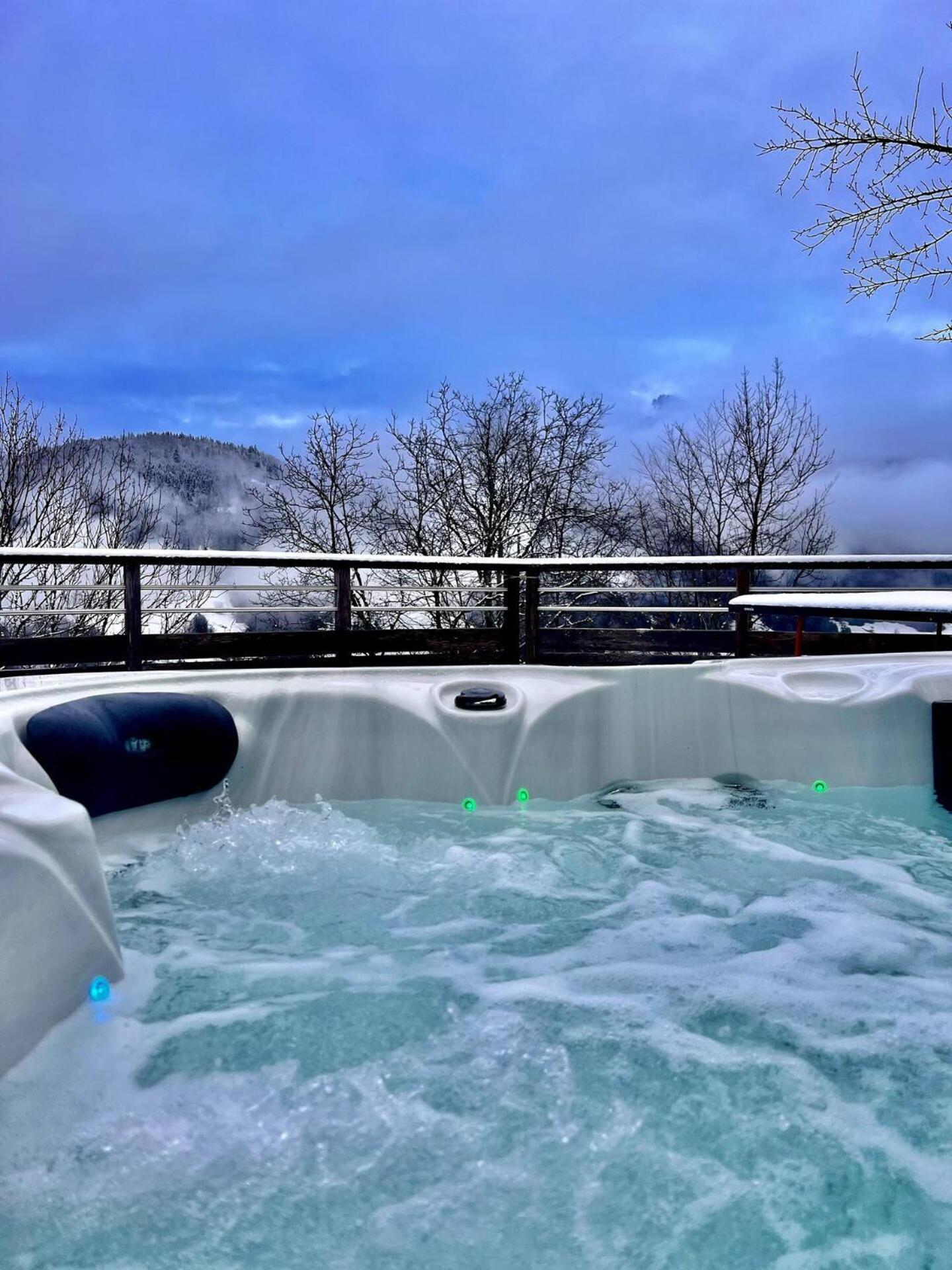 Charming Family Chalet For 8 People, With Private Hot Tub Les Clefs Exteriér fotografie