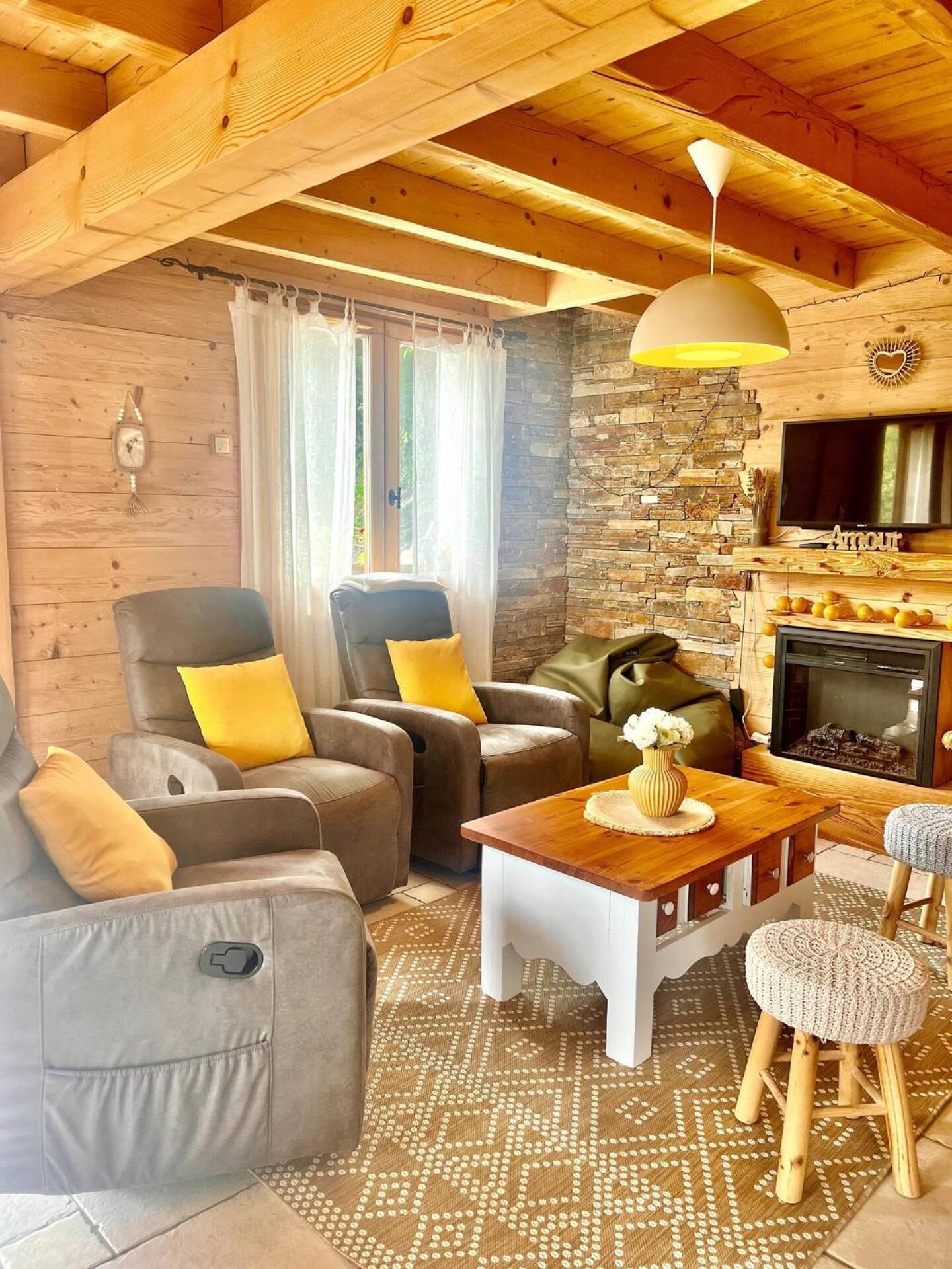 Charming Family Chalet For 8 People, With Private Hot Tub Les Clefs Exteriér fotografie